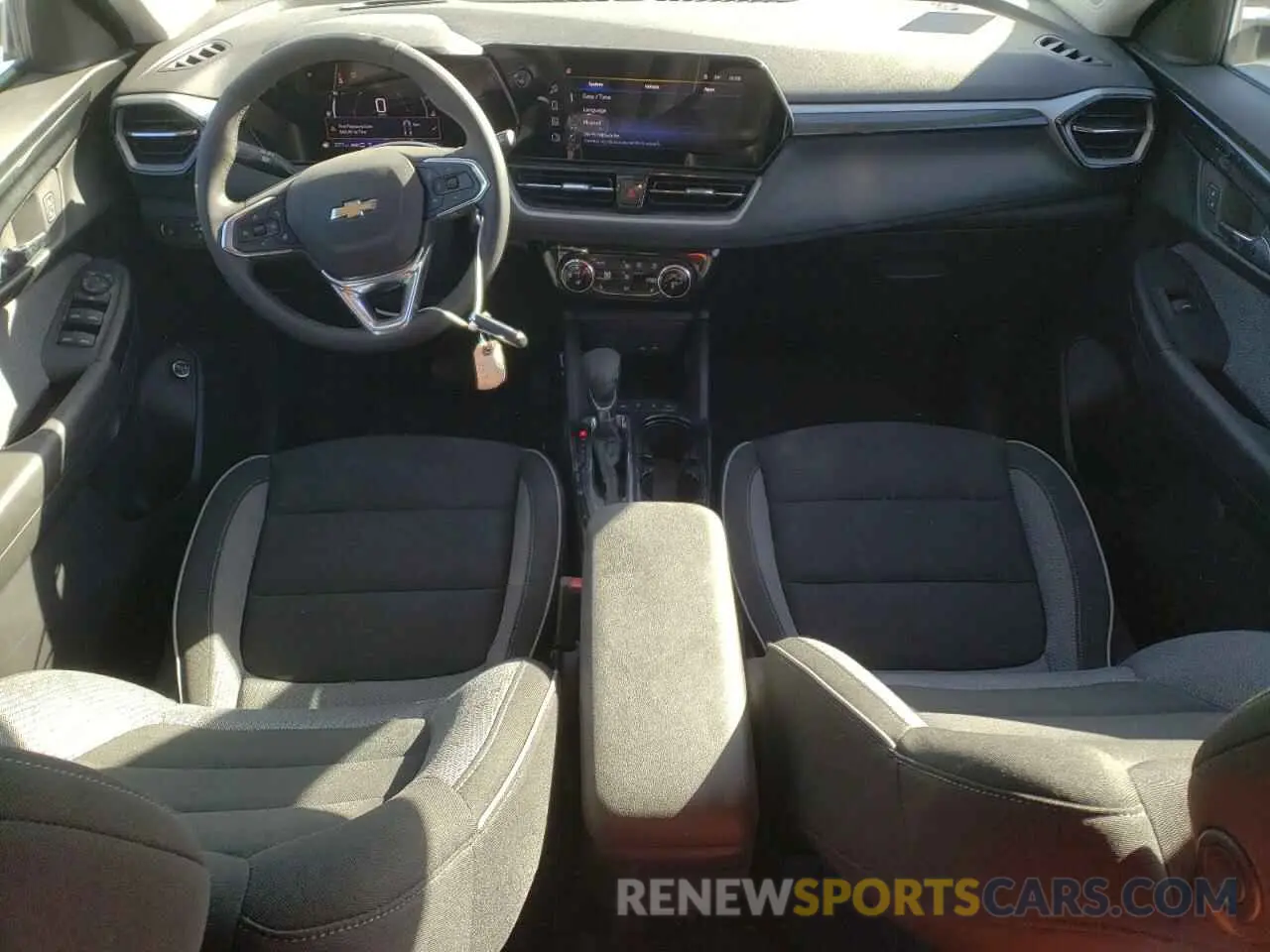 8 Фотография поврежденного автомобиля KL79MRSL2RB062523 CHEVROLET TRAILBLZR 2024
