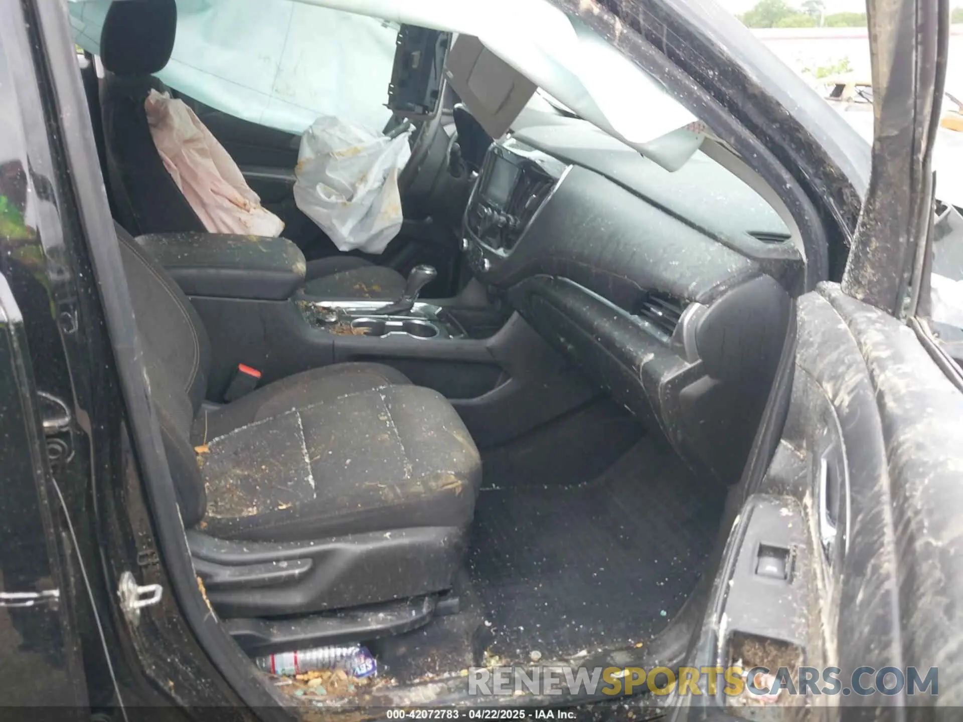 5 Photograph of a damaged car 1GNERFKW0KJ112060 CHEVROLET TRAVERSE 2019
