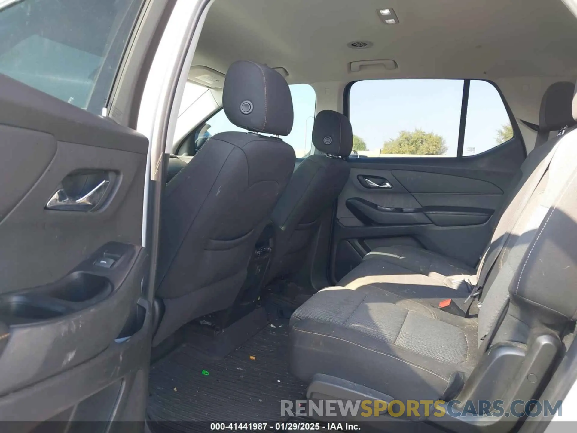 8 Photograph of a damaged car 1GNERFKW0KJ121812 CHEVROLET TRAVERSE 2019