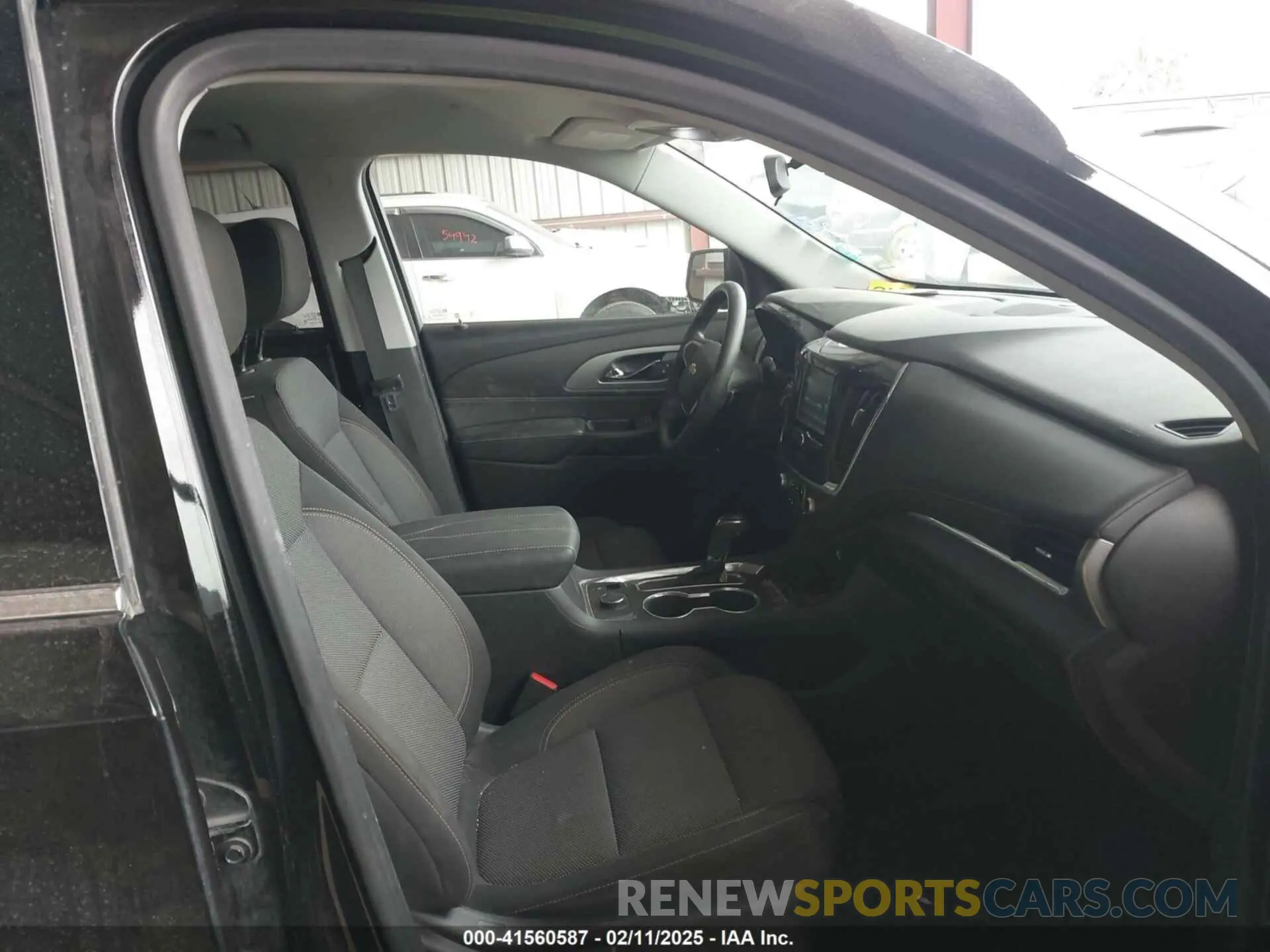 5 Photograph of a damaged car 1GNERFKW0KJ248012 CHEVROLET TRAVERSE 2019