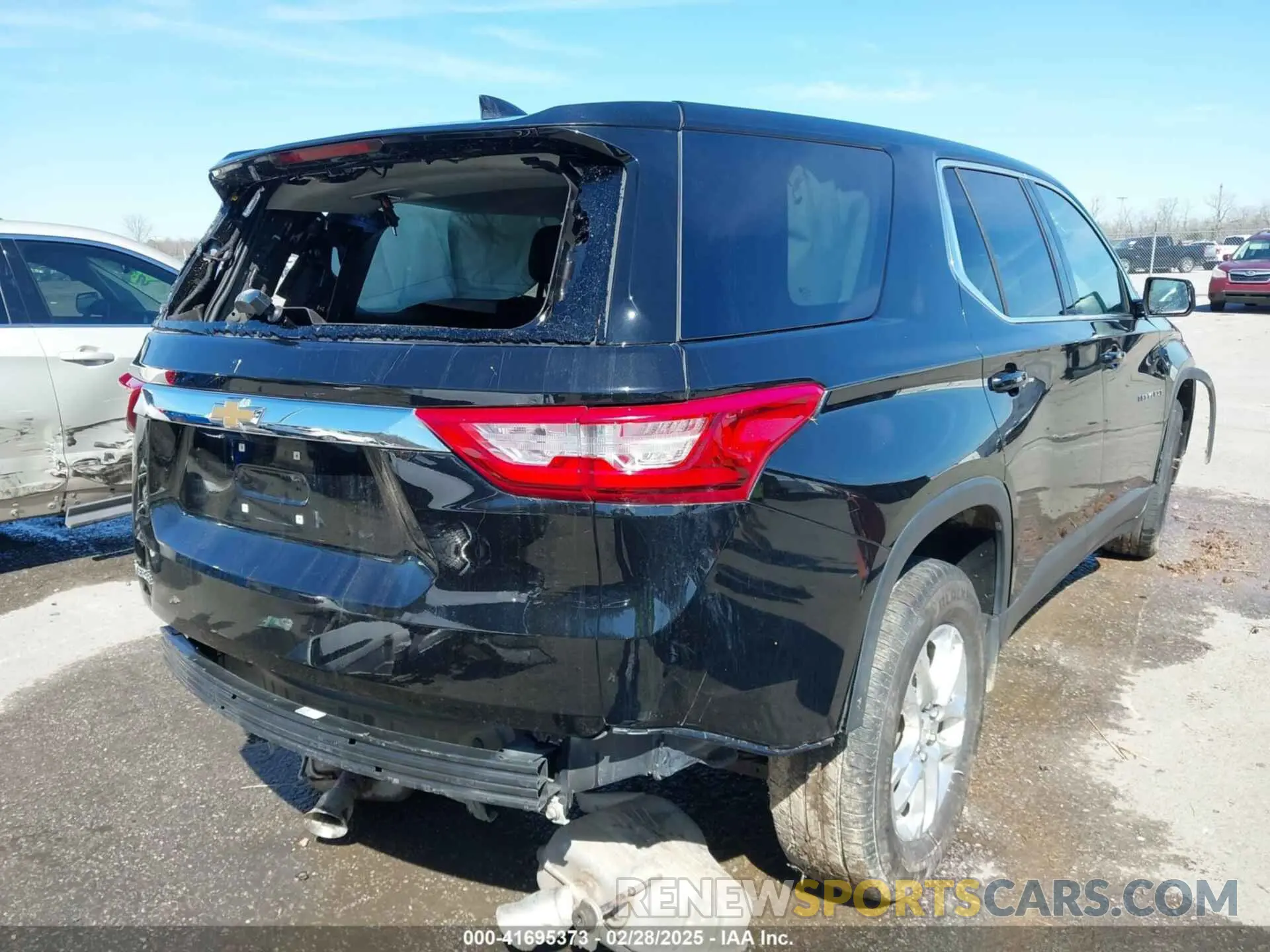 4 Photograph of a damaged car 1GNERFKW5KJ283466 CHEVROLET TRAVERSE 2019