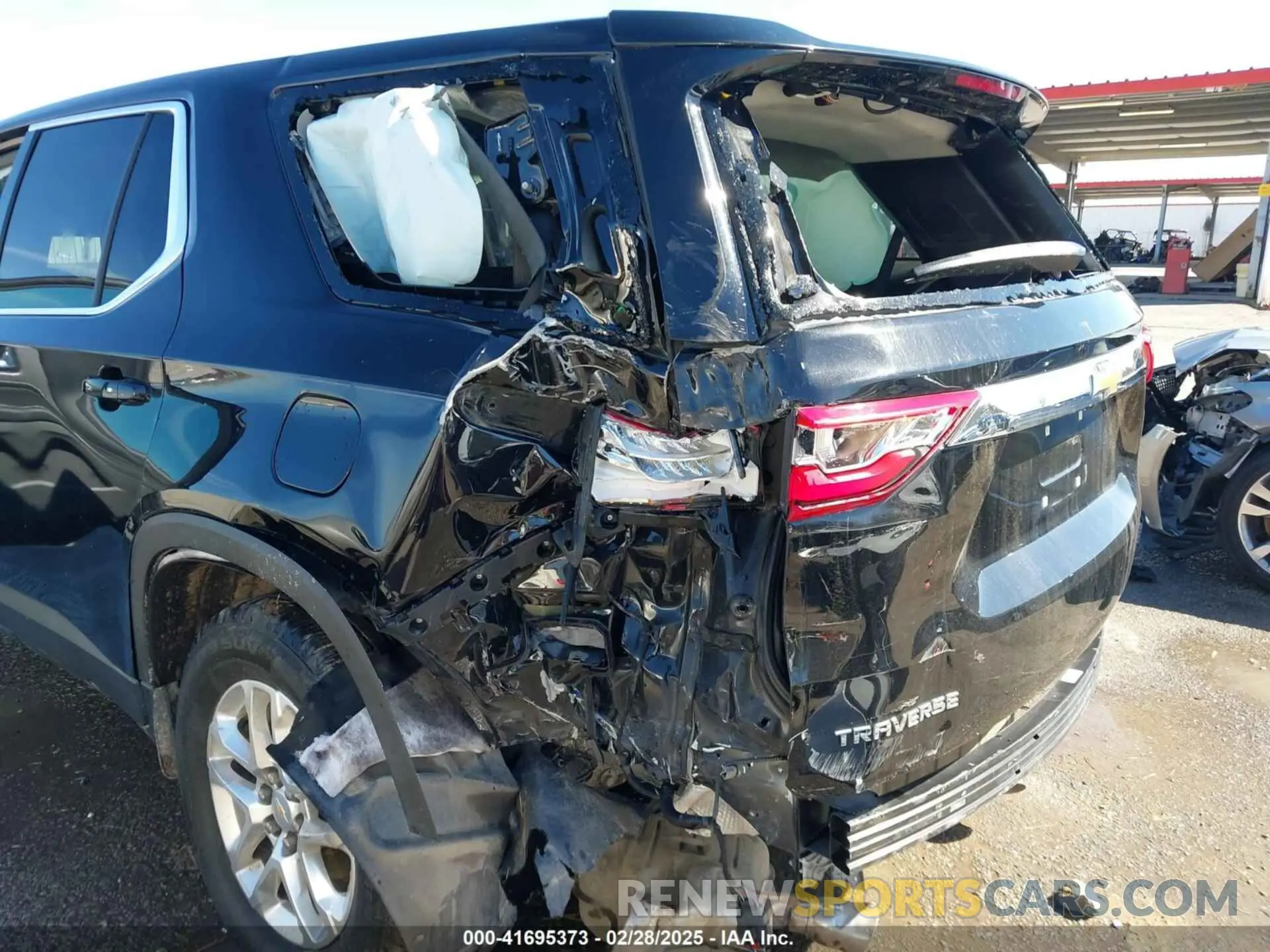 6 Photograph of a damaged car 1GNERFKW5KJ283466 CHEVROLET TRAVERSE 2019