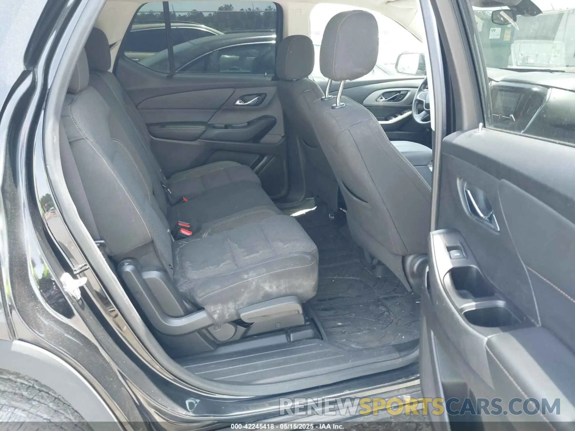 8 Photograph of a damaged car 1GNERFKW5KJ313467 CHEVROLET TRAVERSE 2019