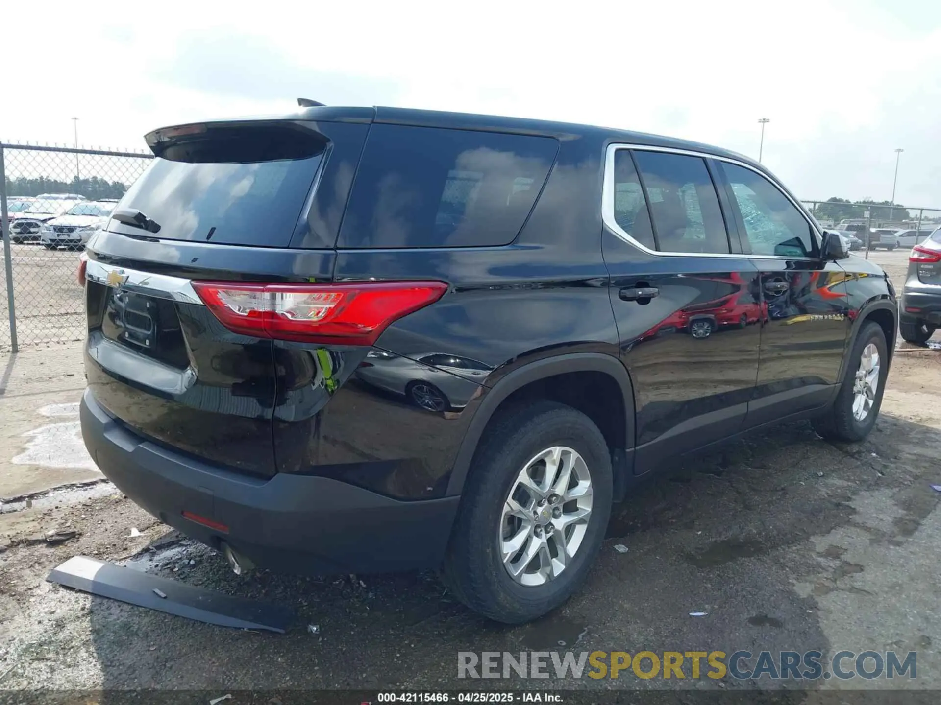 4 Photograph of a damaged car 1GNERFKW6KJ256728 CHEVROLET TRAVERSE 2019