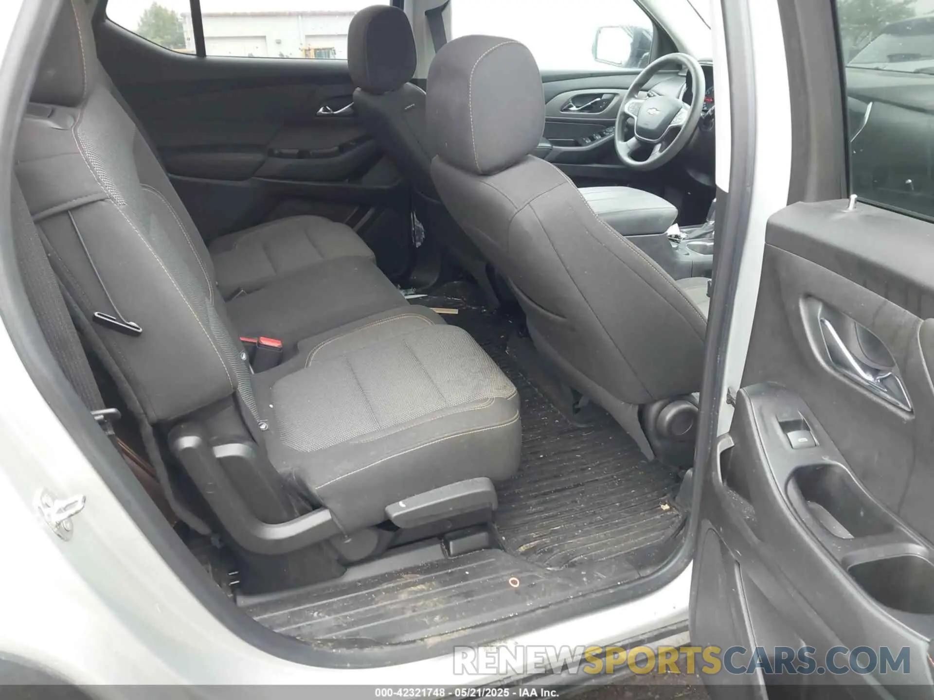 8 Photograph of a damaged car 1GNERFKW8KJ281842 CHEVROLET TRAVERSE 2019