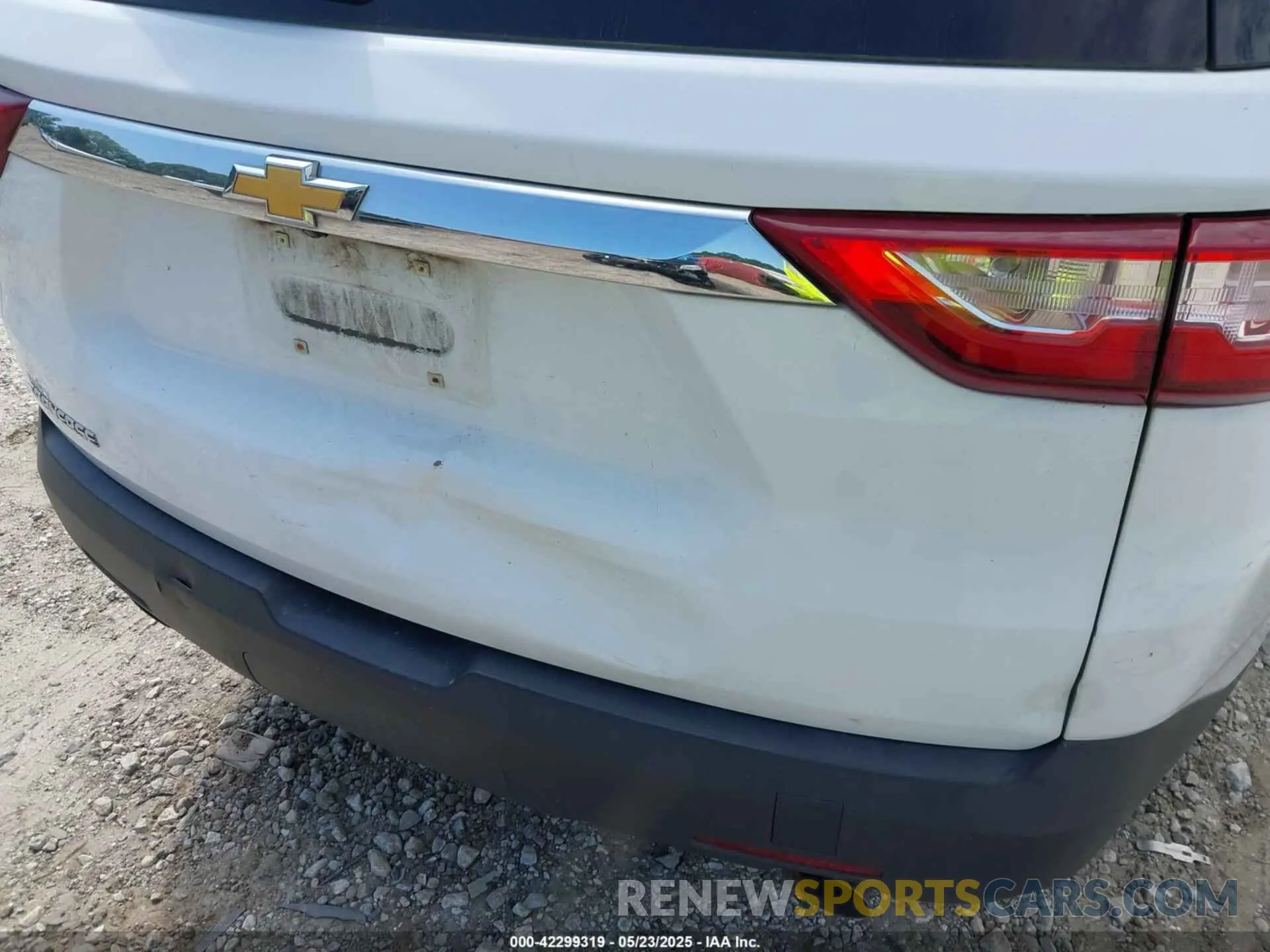 17 Photograph of a damaged car 1GNERFKW8KJ321367 CHEVROLET TRAVERSE 2019