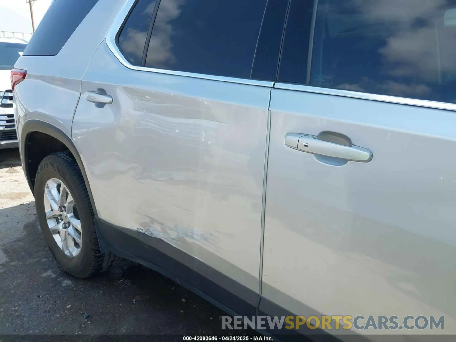 6 Photograph of a damaged car 1GNERFKW9KJ282188 CHEVROLET TRAVERSE 2019