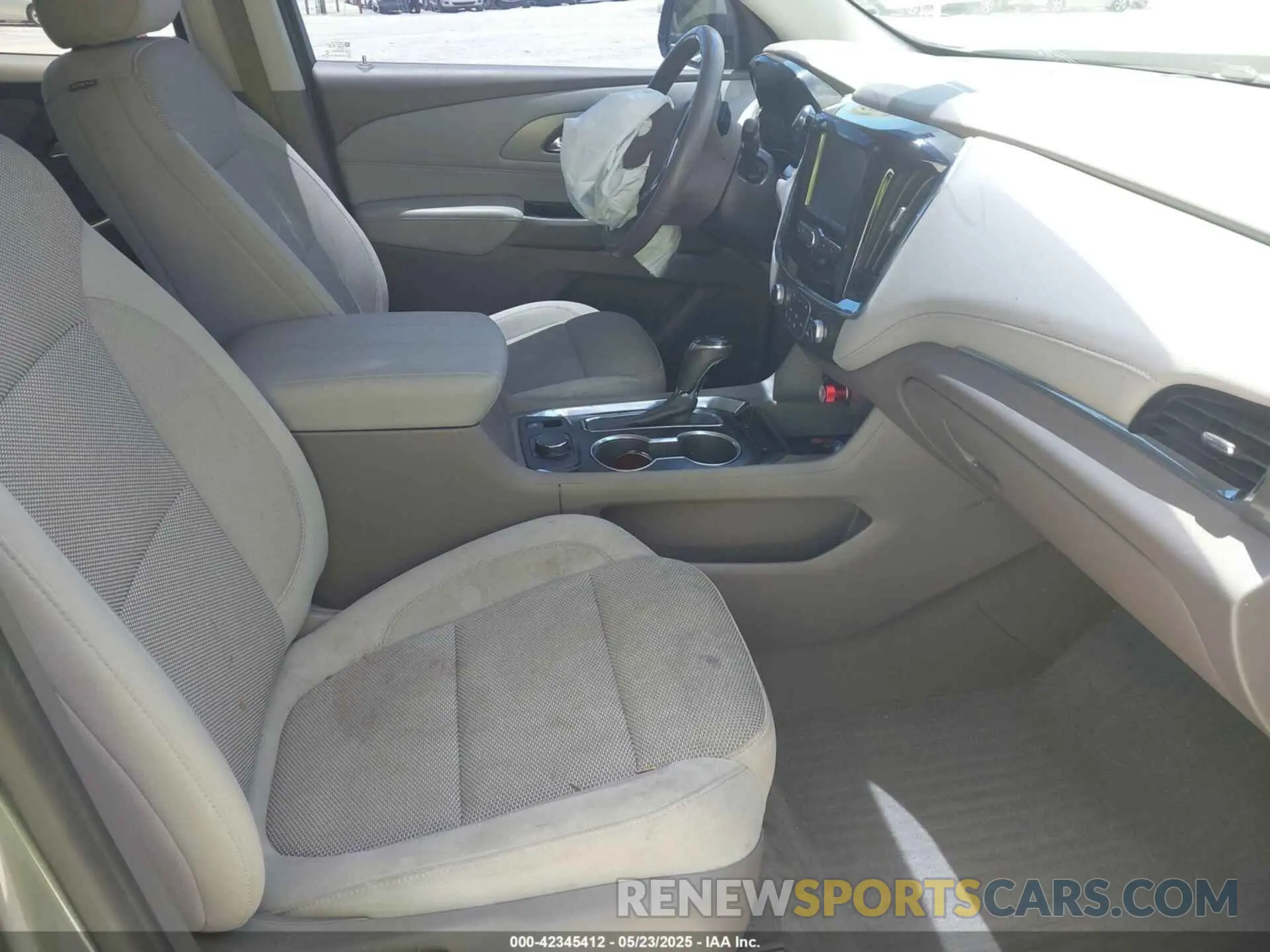 5 Photograph of a damaged car 1GNERGKW0KJ123288 CHEVROLET TRAVERSE 2019