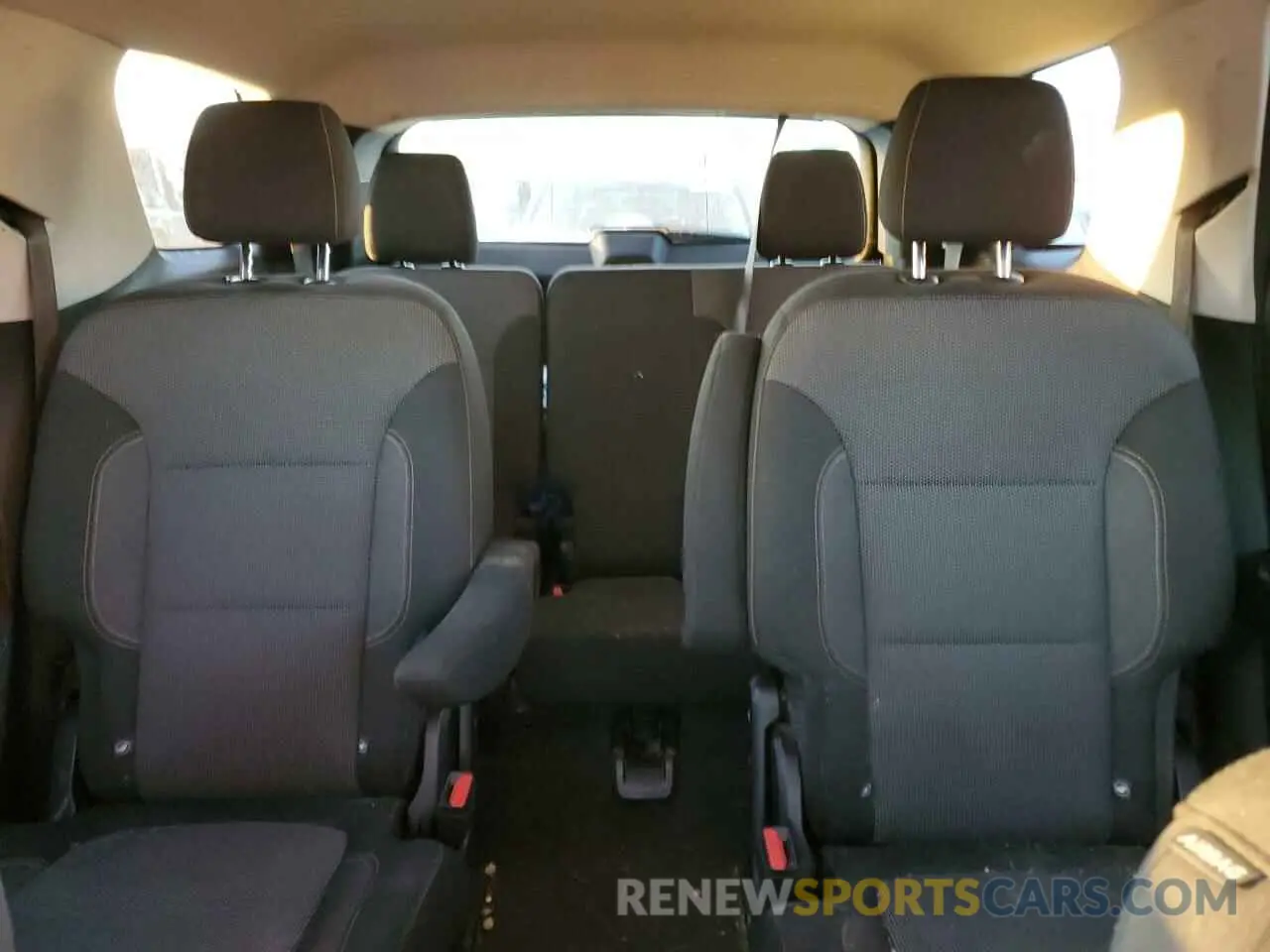 10 Photograph of a damaged car 1GNERGKW0KJ142407 CHEVROLET TRAVERSE 2019