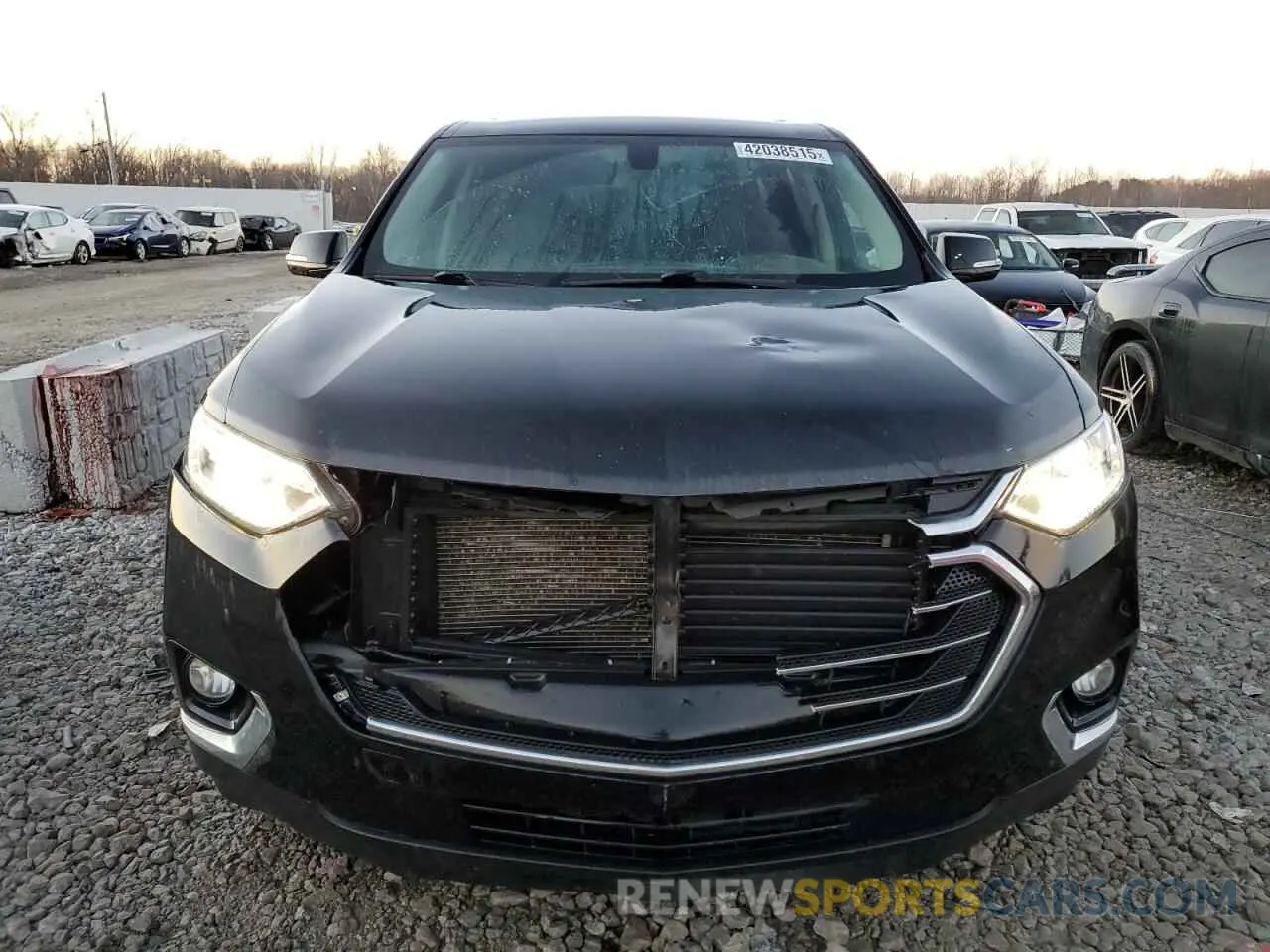 5 Photograph of a damaged car 1GNERGKW0KJ142407 CHEVROLET TRAVERSE 2019