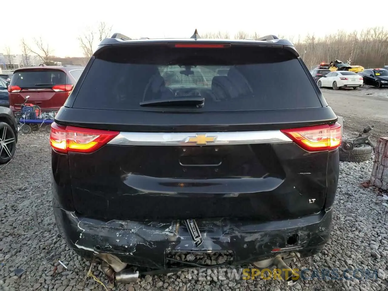 6 Photograph of a damaged car 1GNERGKW0KJ142407 CHEVROLET TRAVERSE 2019