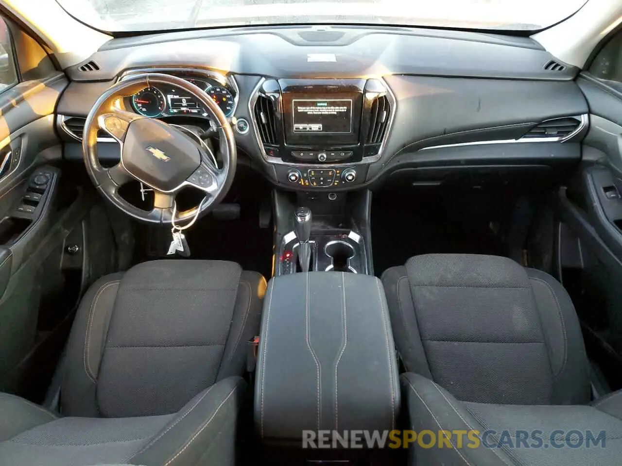 8 Photograph of a damaged car 1GNERGKW0KJ142407 CHEVROLET TRAVERSE 2019