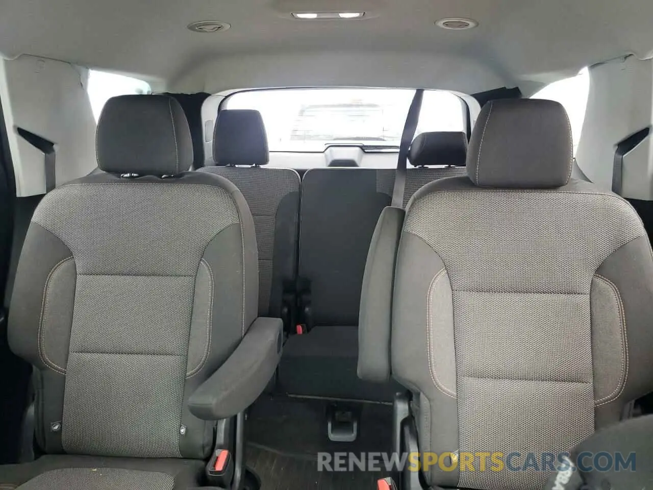 10 Photograph of a damaged car 1GNERGKW0KJ262532 CHEVROLET TRAVERSE 2019
