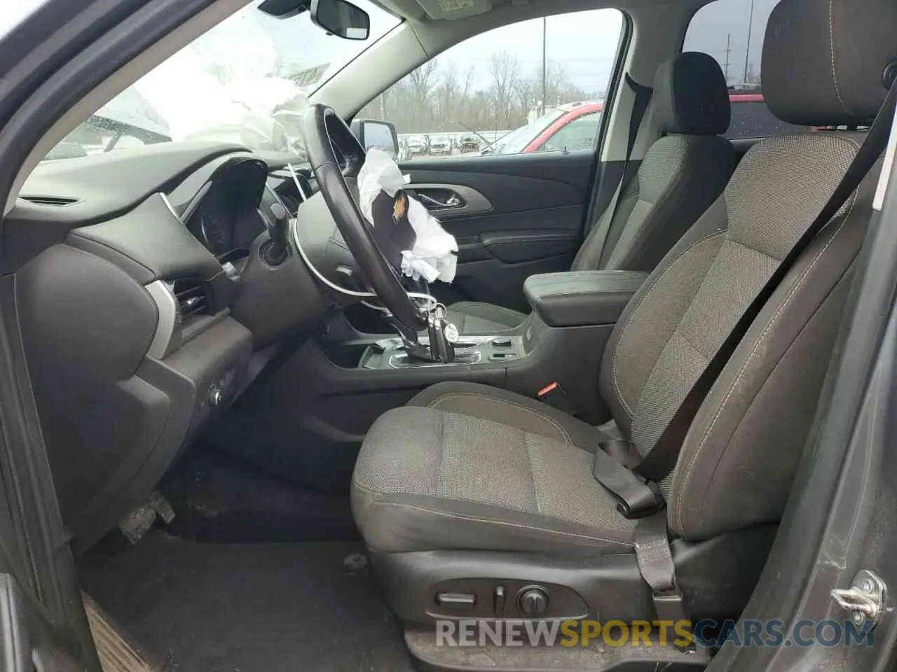 7 Photograph of a damaged car 1GNERGKW0KJ277662 CHEVROLET TRAVERSE 2019