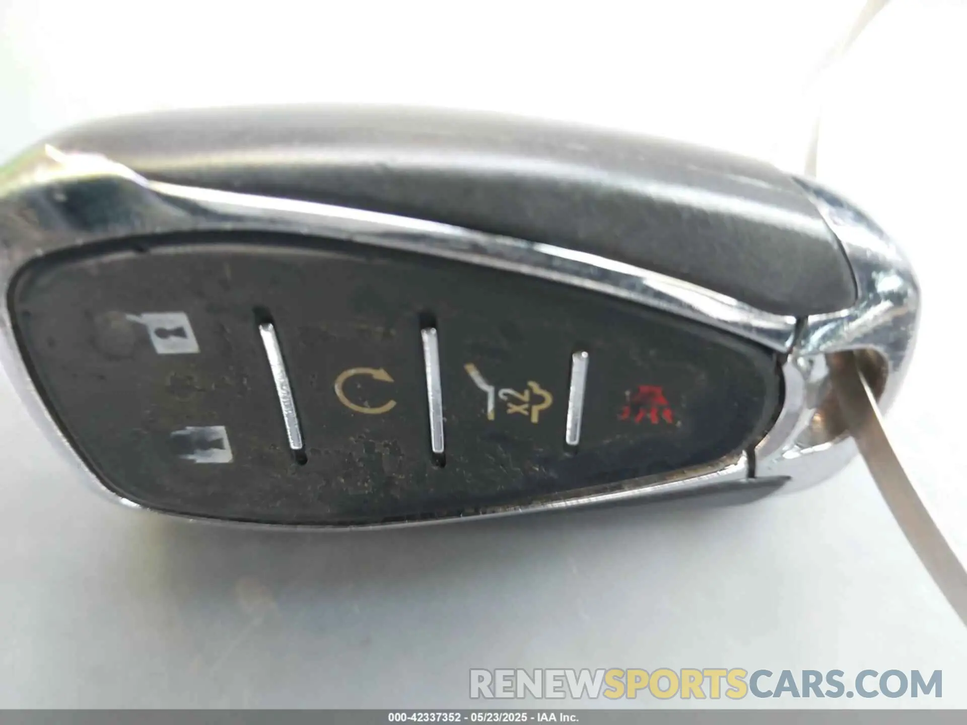 11 Photograph of a damaged car 1GNERGKW1KJ187369 CHEVROLET TRAVERSE 2019