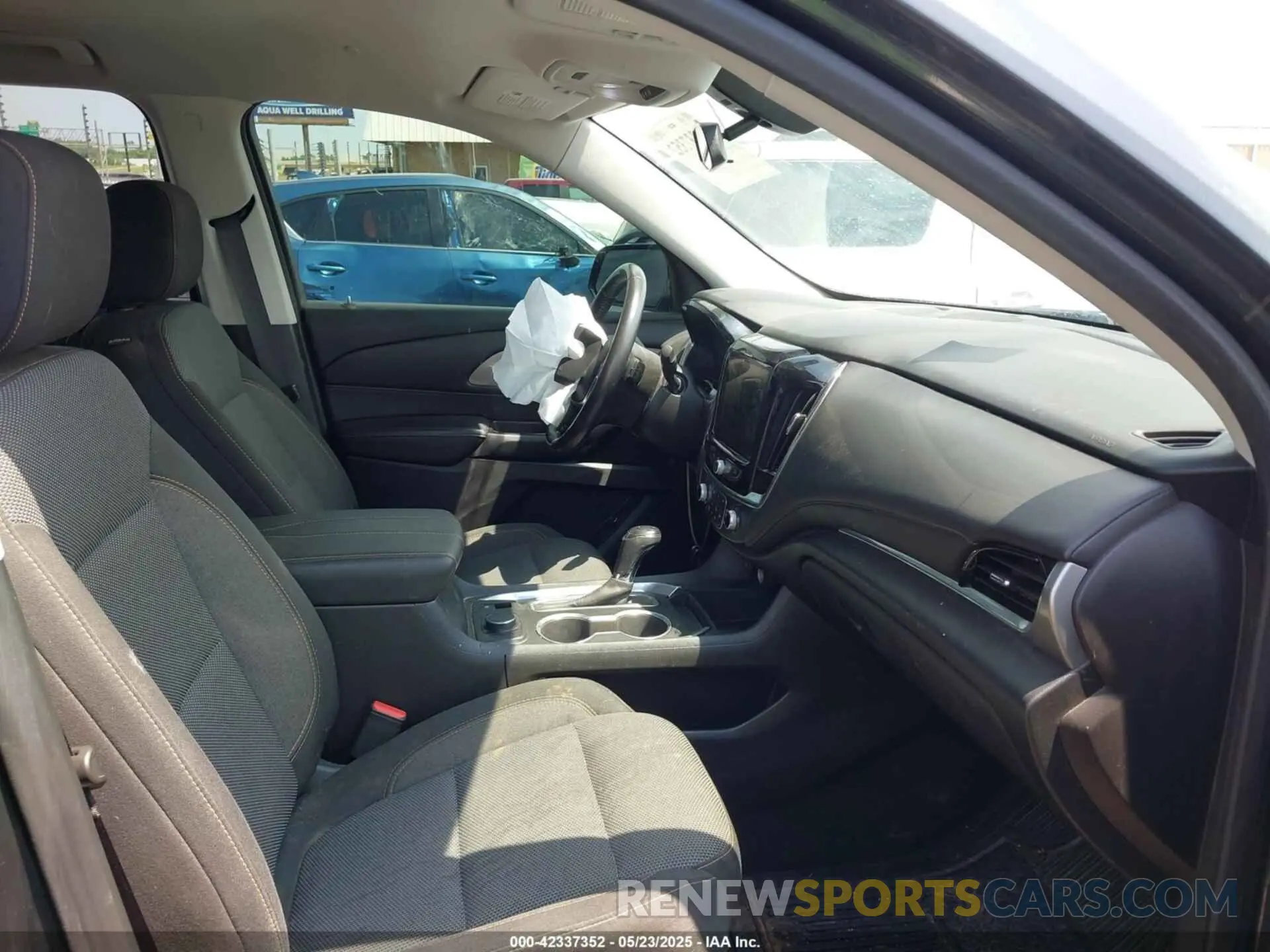 5 Photograph of a damaged car 1GNERGKW1KJ187369 CHEVROLET TRAVERSE 2019