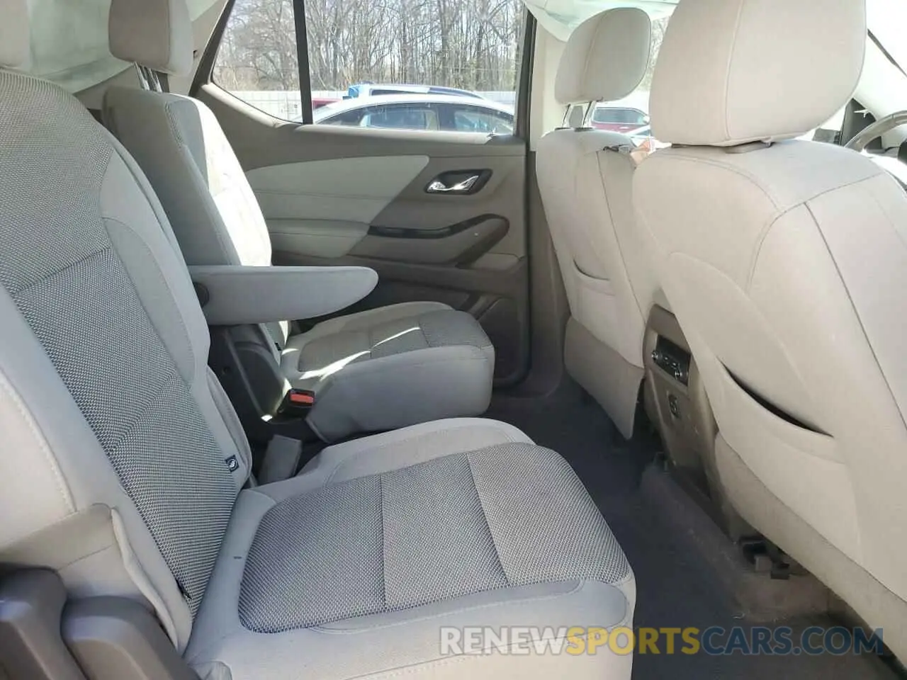 10 Photograph of a damaged car 1GNERGKW1KJ258196 CHEVROLET TRAVERSE 2019