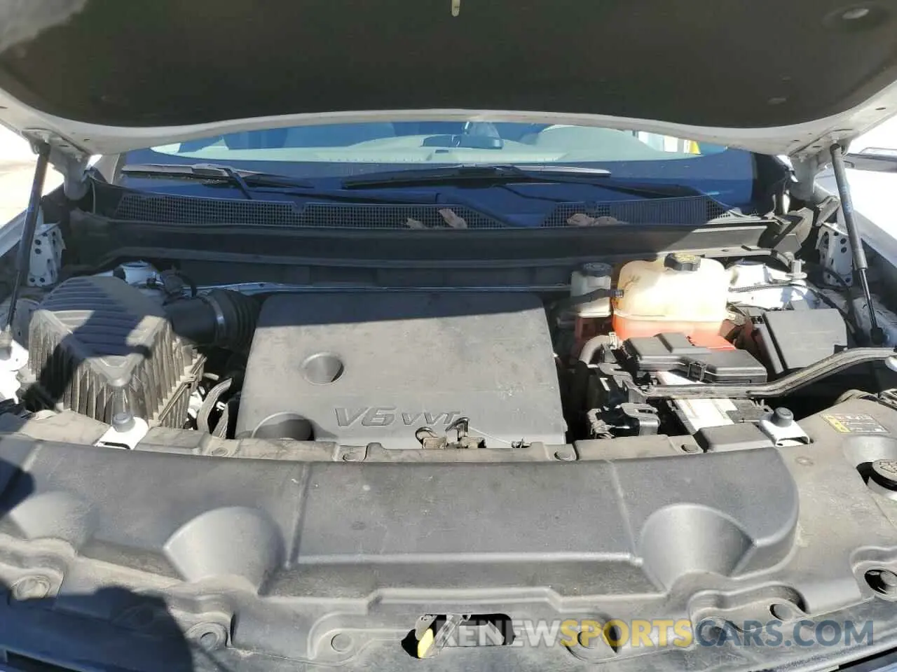 12 Photograph of a damaged car 1GNERGKW1KJ258196 CHEVROLET TRAVERSE 2019