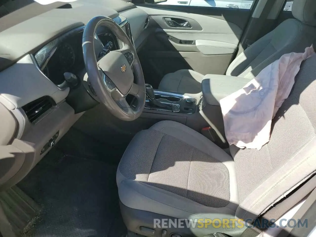 7 Photograph of a damaged car 1GNERGKW1KJ258196 CHEVROLET TRAVERSE 2019