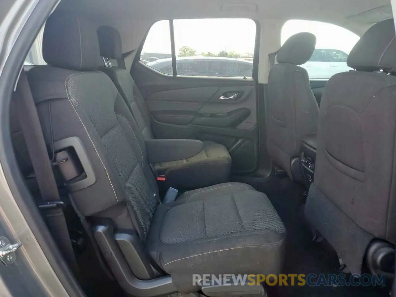 11 Photograph of a damaged car 1GNERGKW2KJ163789 CHEVROLET TRAVERSE 2019