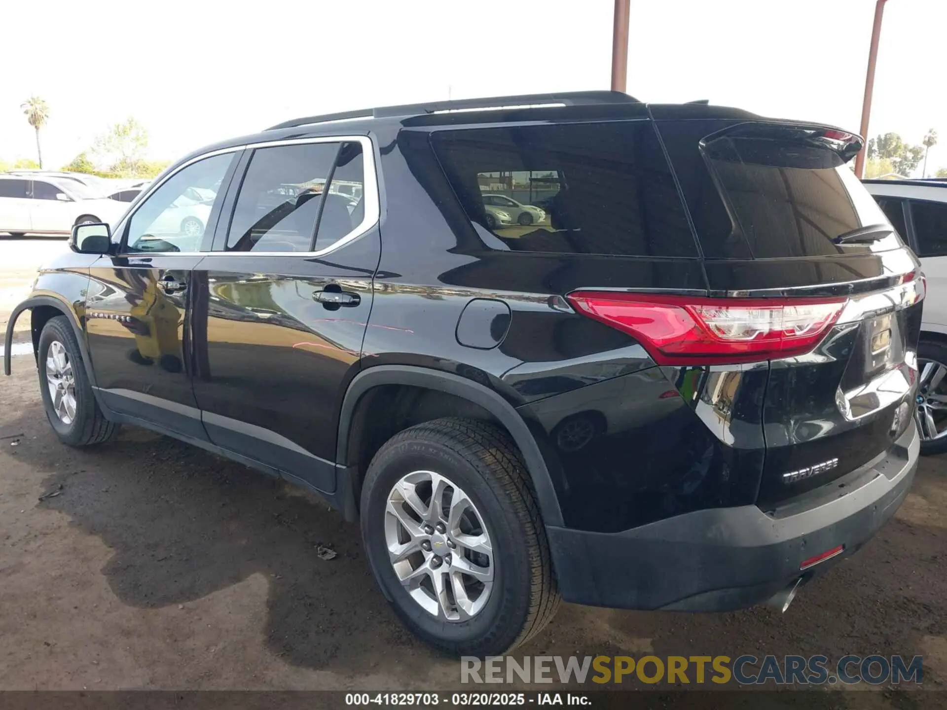 3 Photograph of a damaged car 1GNERGKW2KJ171732 CHEVROLET TRAVERSE 2019