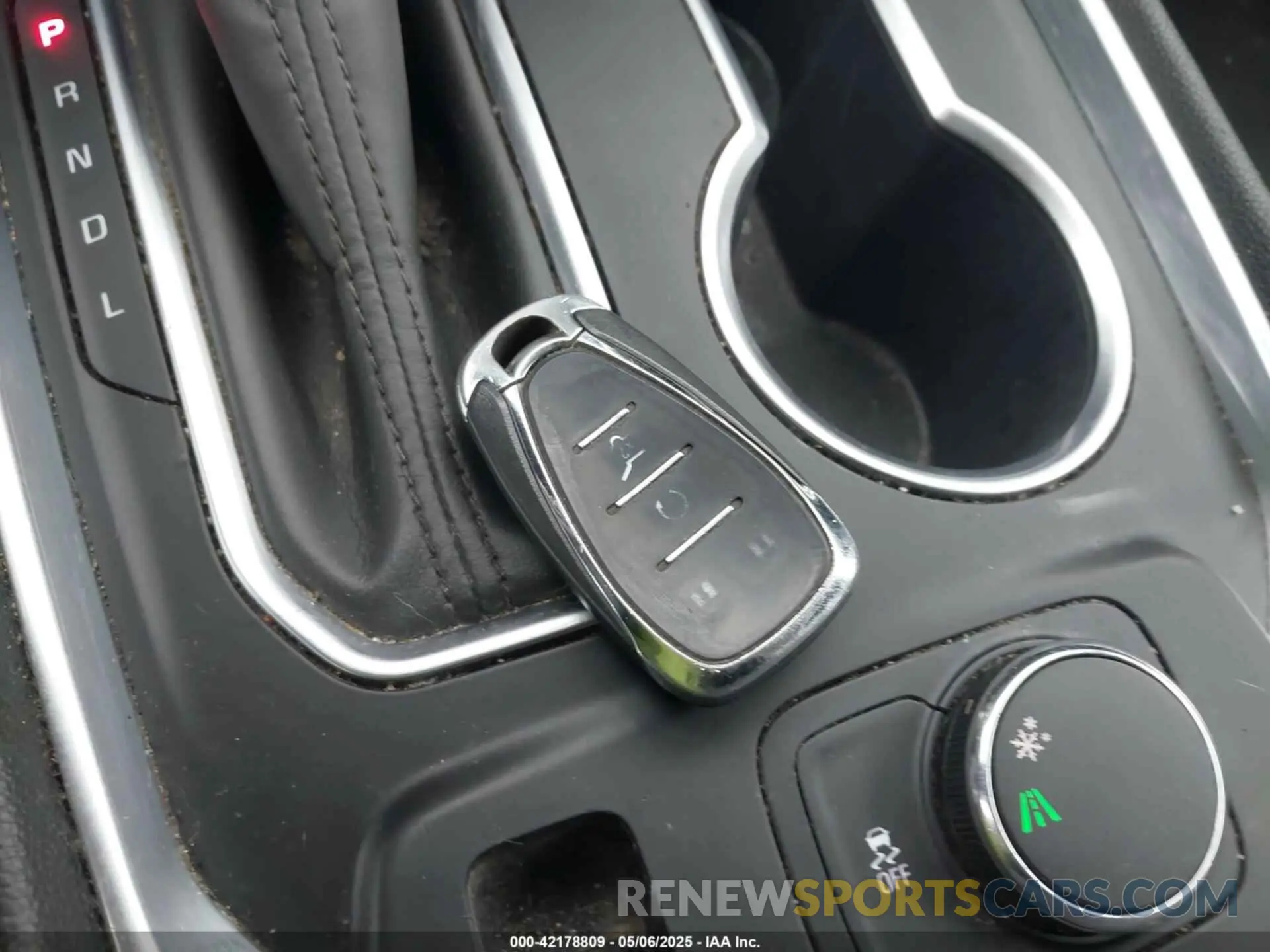 11 Photograph of a damaged car 1GNERGKW2KJ225269 CHEVROLET TRAVERSE 2019