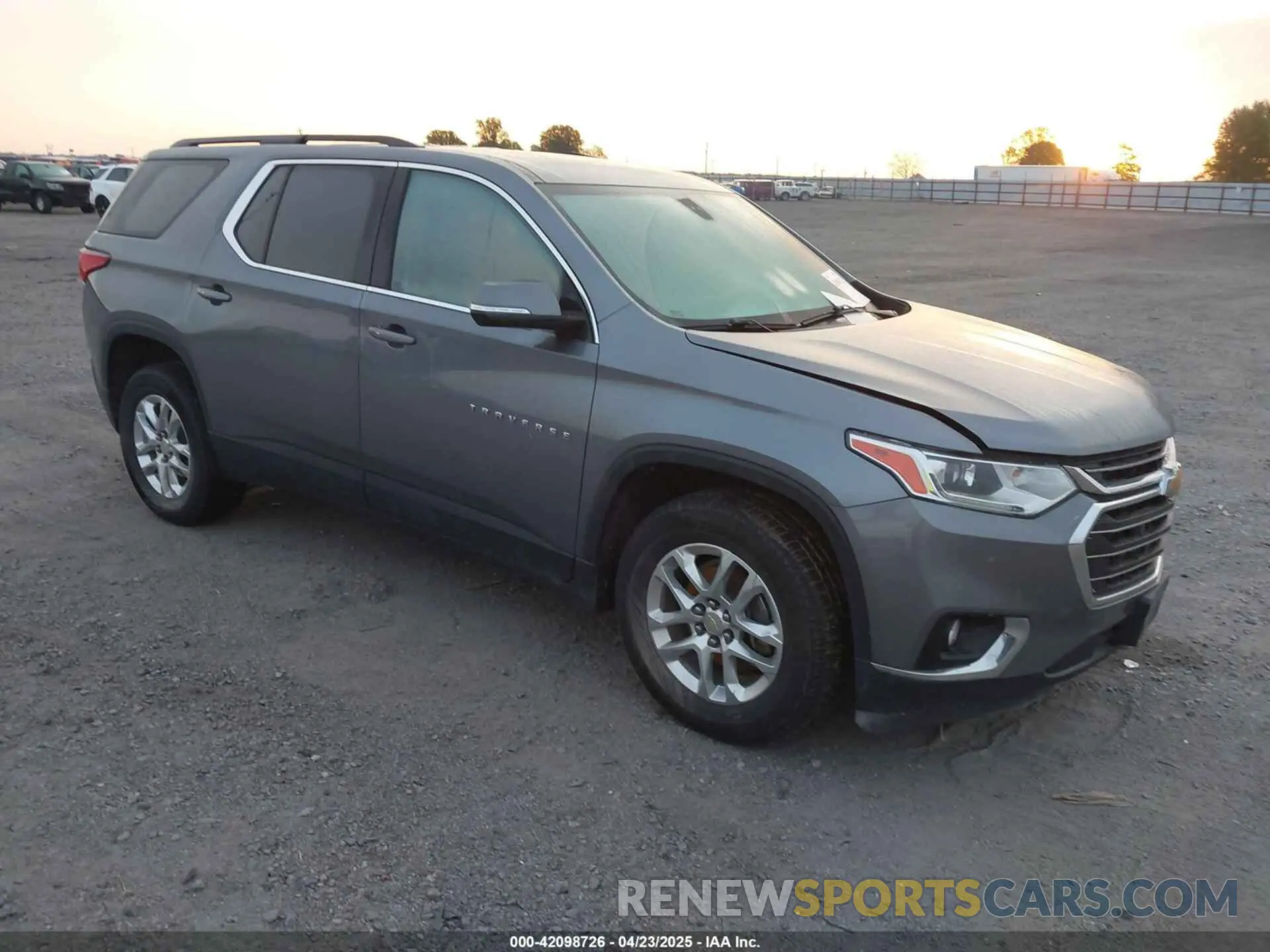 1 Фотография поврежденного автомобиля 1GNERGKW2KJ272317 CHEVROLET TRAVERSE 2019