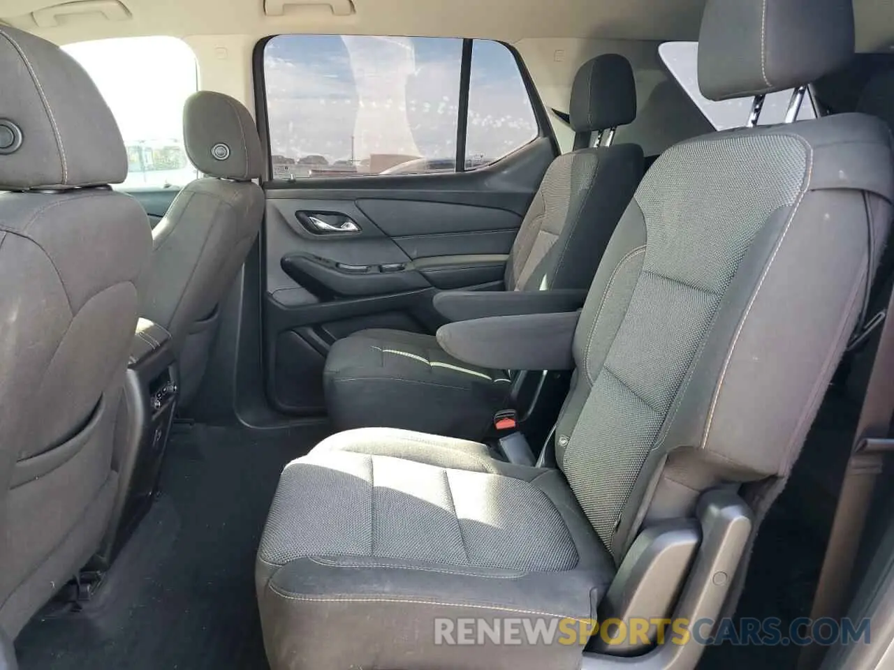 11 Photograph of a damaged car 1GNERGKW2KJ312573 CHEVROLET TRAVERSE 2019