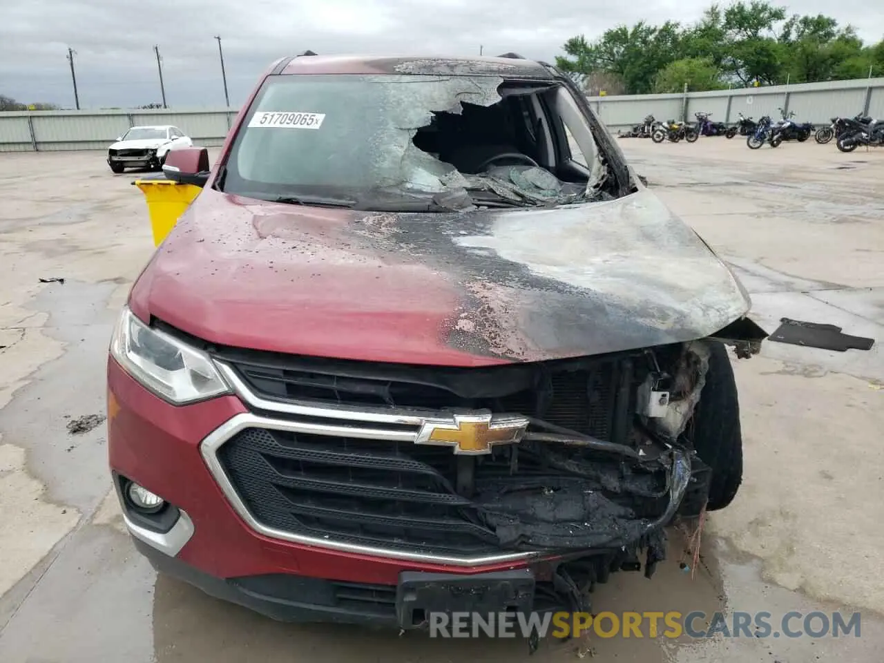 5 Photograph of a damaged car 1GNERGKW3KJ197742 CHEVROLET TRAVERSE 2019