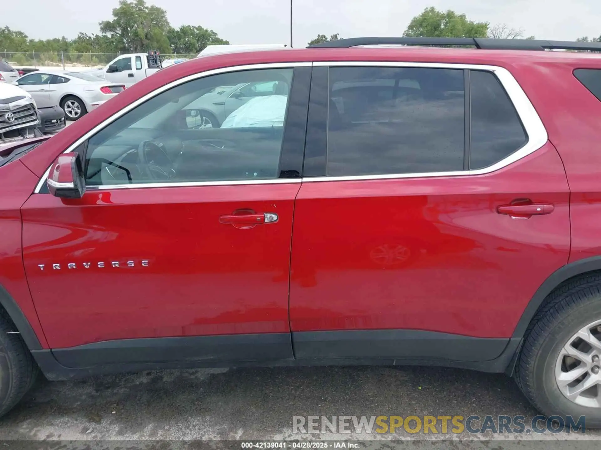 14 Фотография поврежденного автомобиля 1GNERGKW3KJ317815 CHEVROLET TRAVERSE 2019