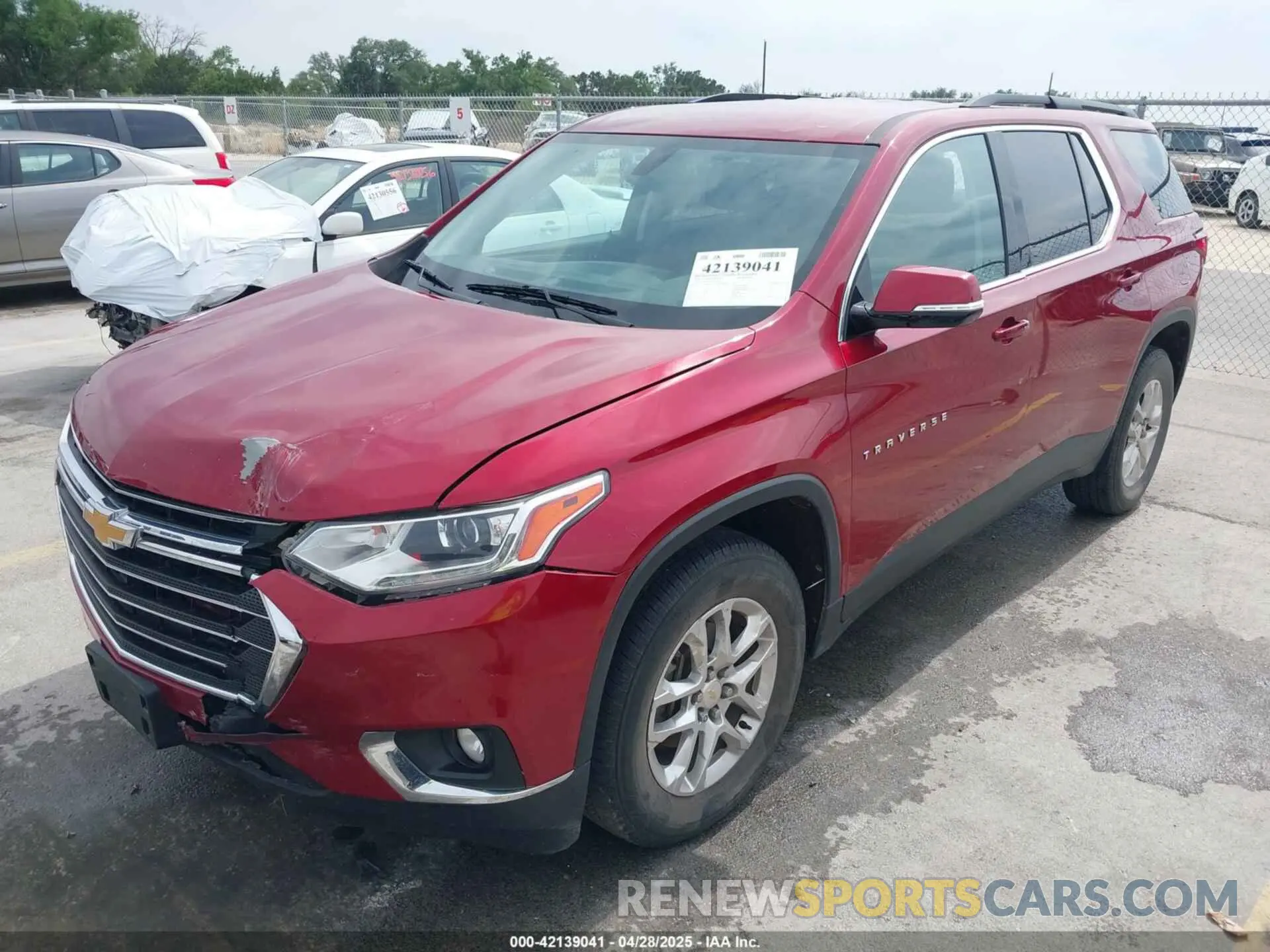 2 Фотография поврежденного автомобиля 1GNERGKW3KJ317815 CHEVROLET TRAVERSE 2019