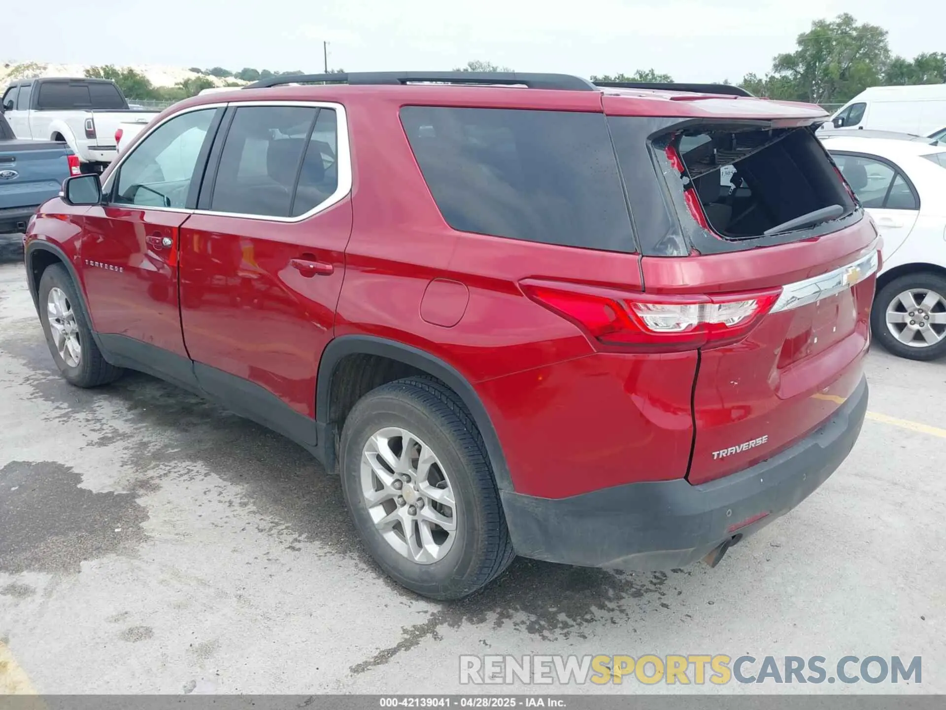 3 Фотография поврежденного автомобиля 1GNERGKW3KJ317815 CHEVROLET TRAVERSE 2019