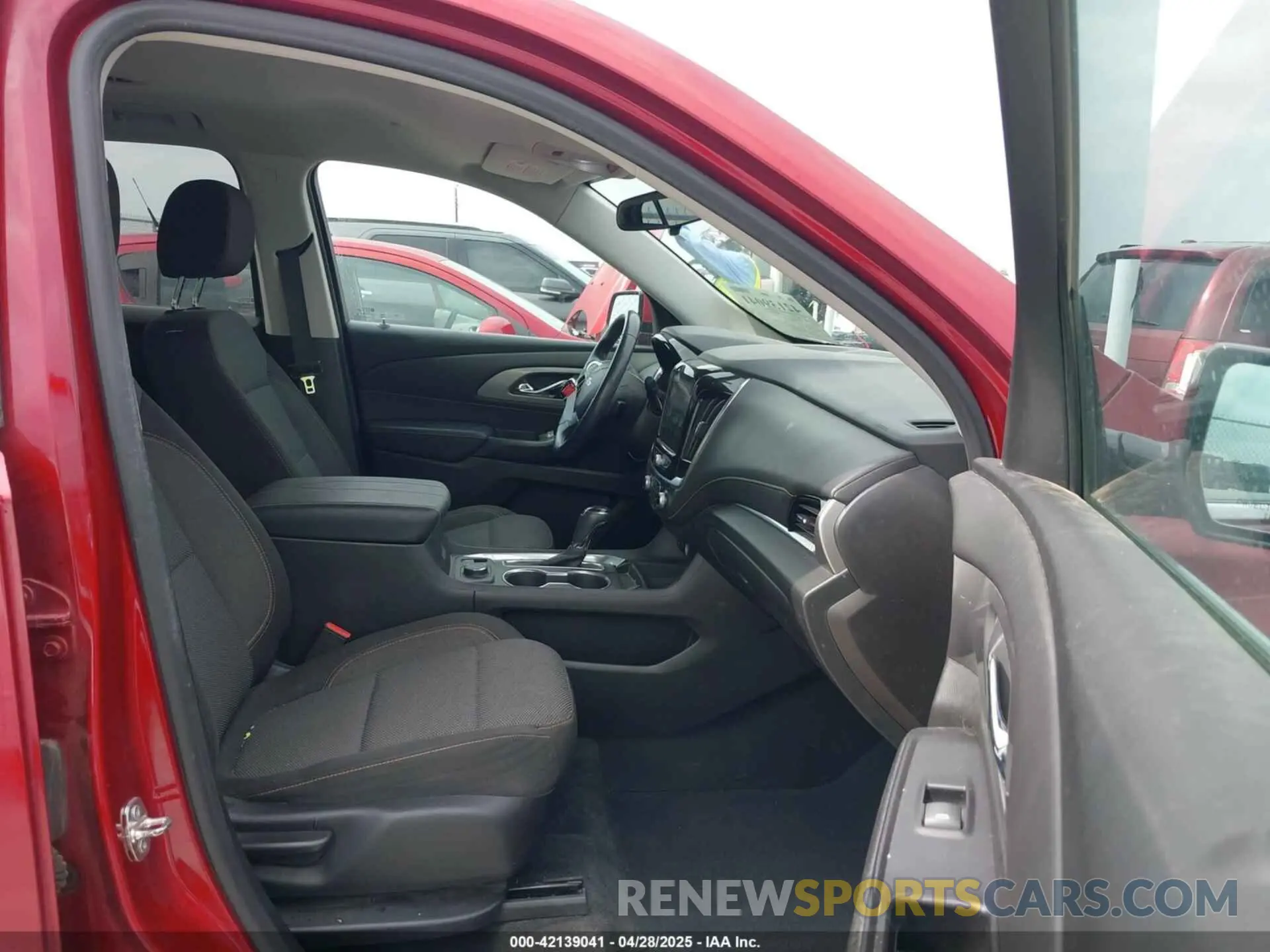 5 Фотография поврежденного автомобиля 1GNERGKW3KJ317815 CHEVROLET TRAVERSE 2019