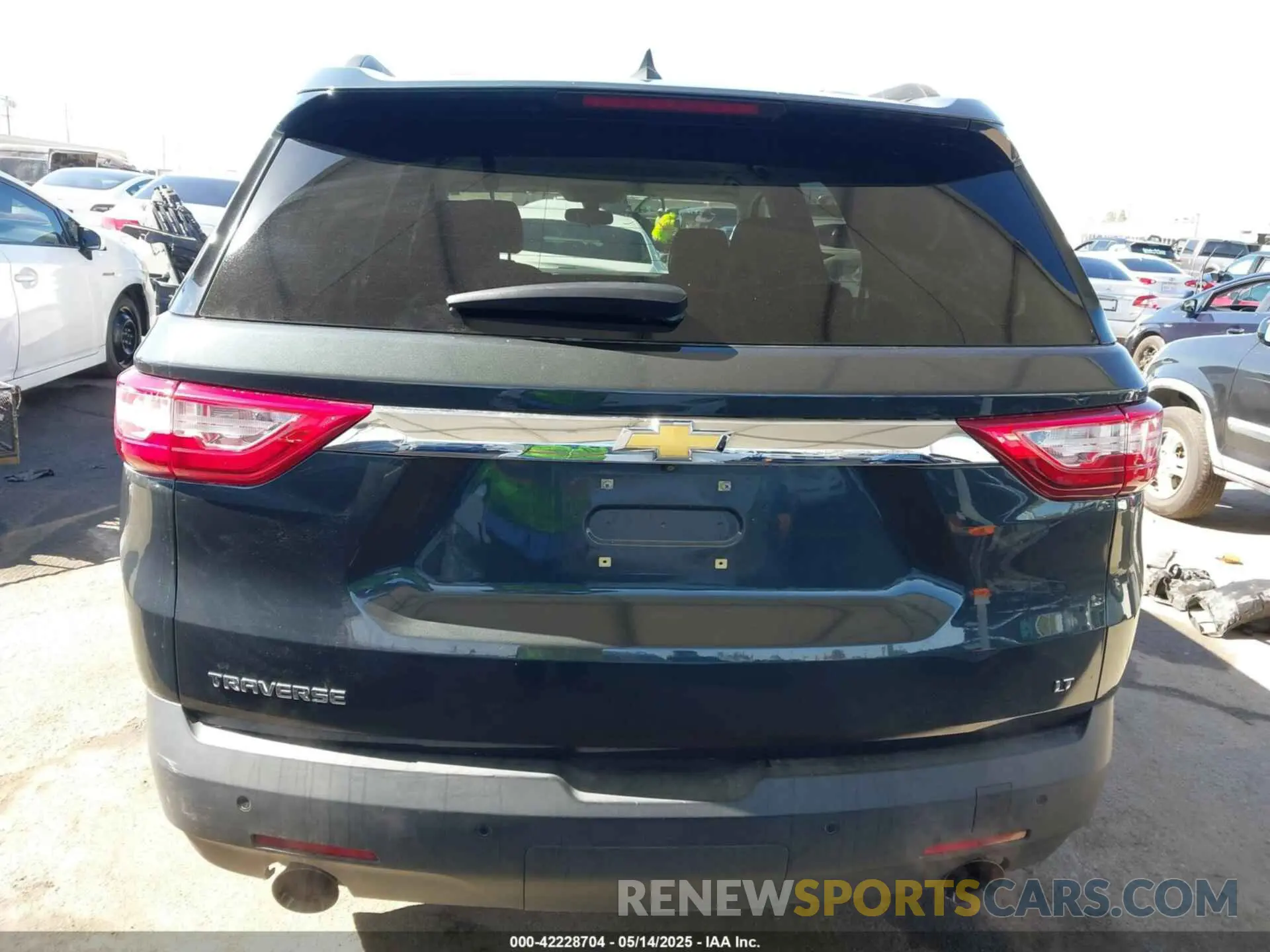 16 Photograph of a damaged car 1GNERGKW3KJ320262 CHEVROLET TRAVERSE 2019