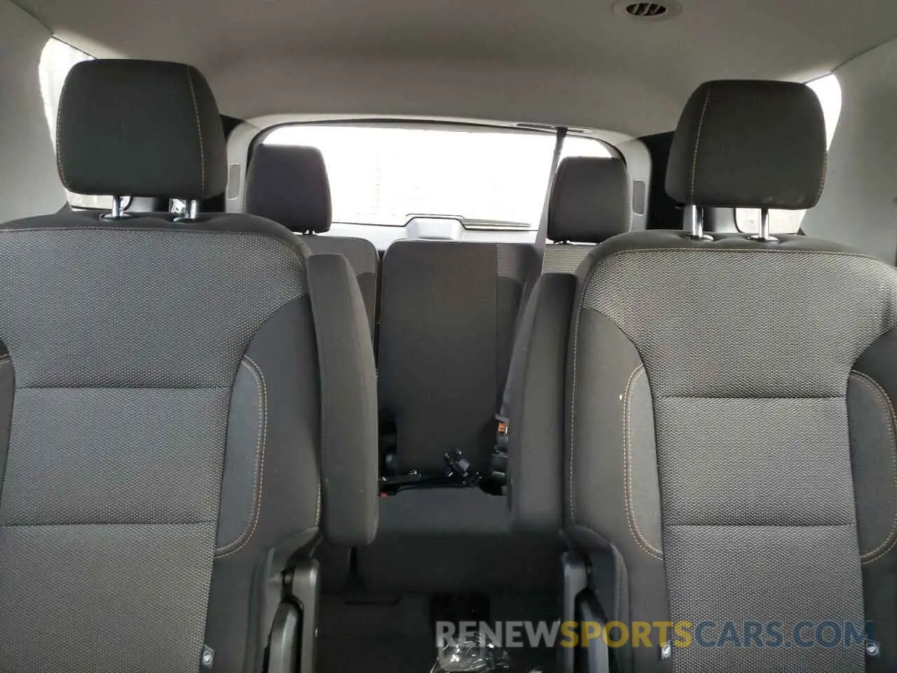 10 Photograph of a damaged car 1GNERGKW4KJ125125 CHEVROLET TRAVERSE 2019