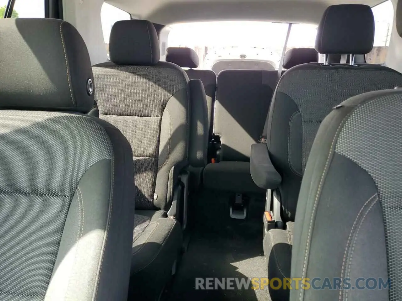 10 Фотография поврежденного автомобиля 1GNERGKW4KJ127988 CHEVROLET TRAVERSE 2019