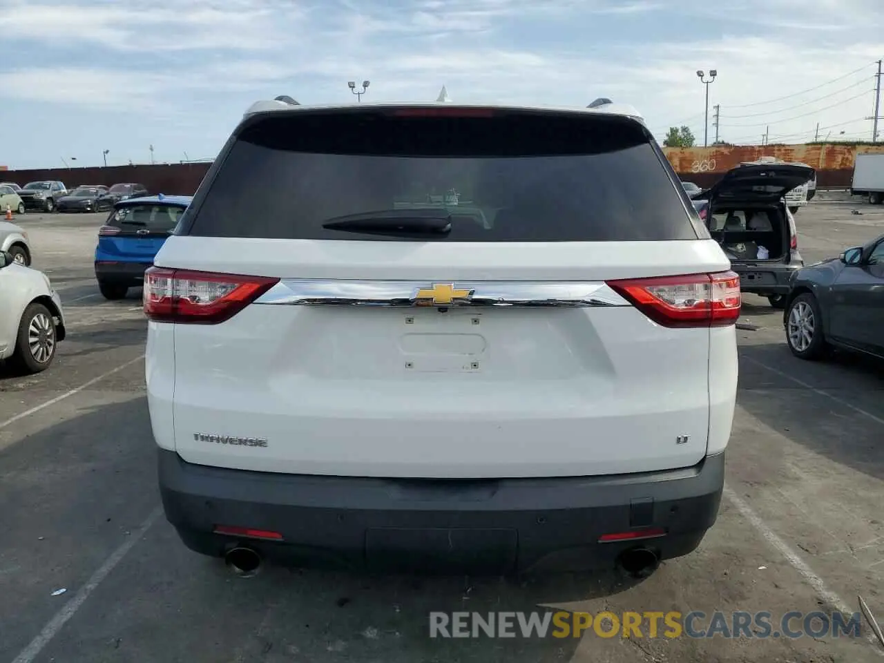 6 Фотография поврежденного автомобиля 1GNERGKW4KJ127988 CHEVROLET TRAVERSE 2019