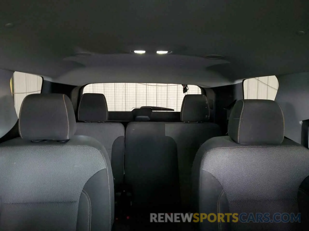 10 Photograph of a damaged car 1GNERGKW4KJ194512 CHEVROLET TRAVERSE 2019