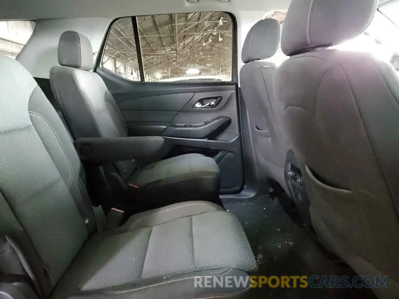 11 Photograph of a damaged car 1GNERGKW4KJ194512 CHEVROLET TRAVERSE 2019
