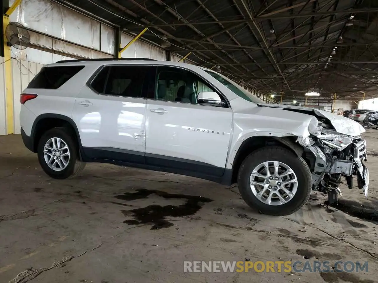 4 Photograph of a damaged car 1GNERGKW4KJ194512 CHEVROLET TRAVERSE 2019