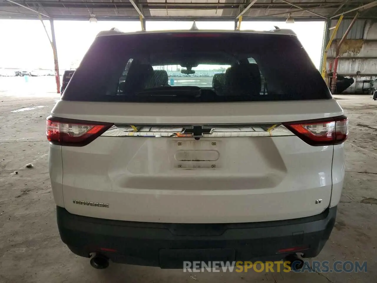 6 Photograph of a damaged car 1GNERGKW4KJ194512 CHEVROLET TRAVERSE 2019