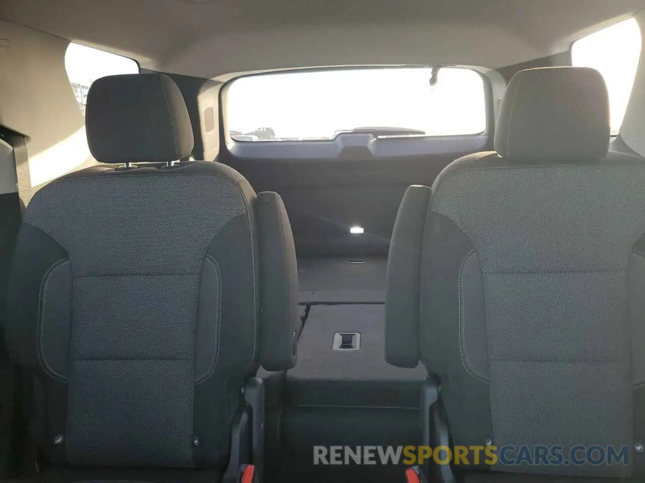 10 Photograph of a damaged car 1GNERGKW4KJ219845 CHEVROLET TRAVERSE 2019