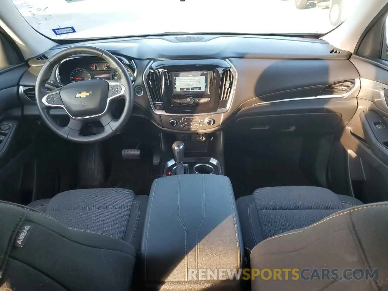 8 Photograph of a damaged car 1GNERGKW4KJ219845 CHEVROLET TRAVERSE 2019