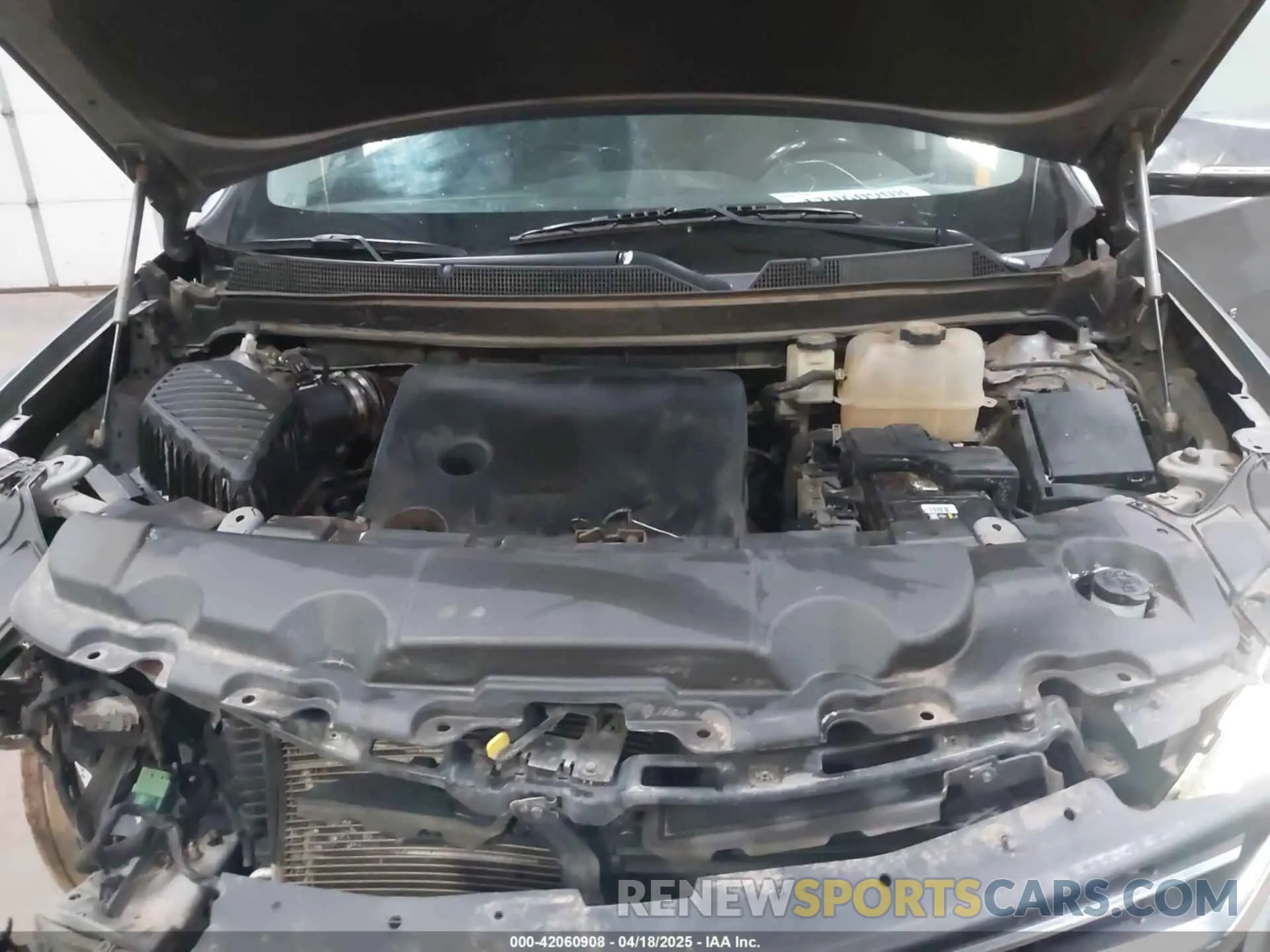 10 Photograph of a damaged car 1GNERGKW4KJ295579 CHEVROLET TRAVERSE 2019