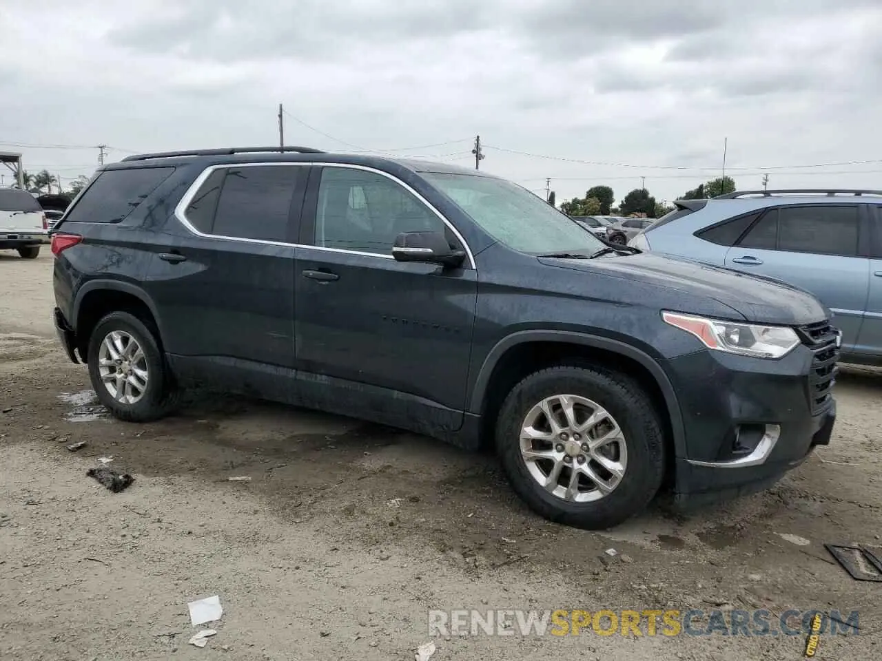 4 Photograph of a damaged car 1GNERGKW5KJ151104 CHEVROLET TRAVERSE 2019