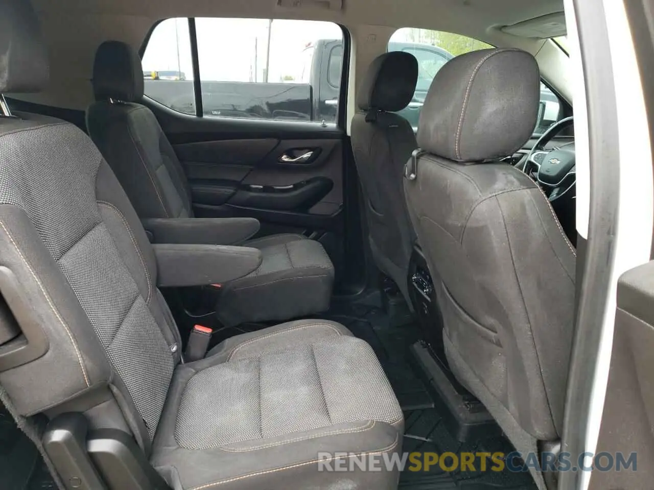 11 Photograph of a damaged car 1GNERGKW5KJ207932 CHEVROLET TRAVERSE 2019