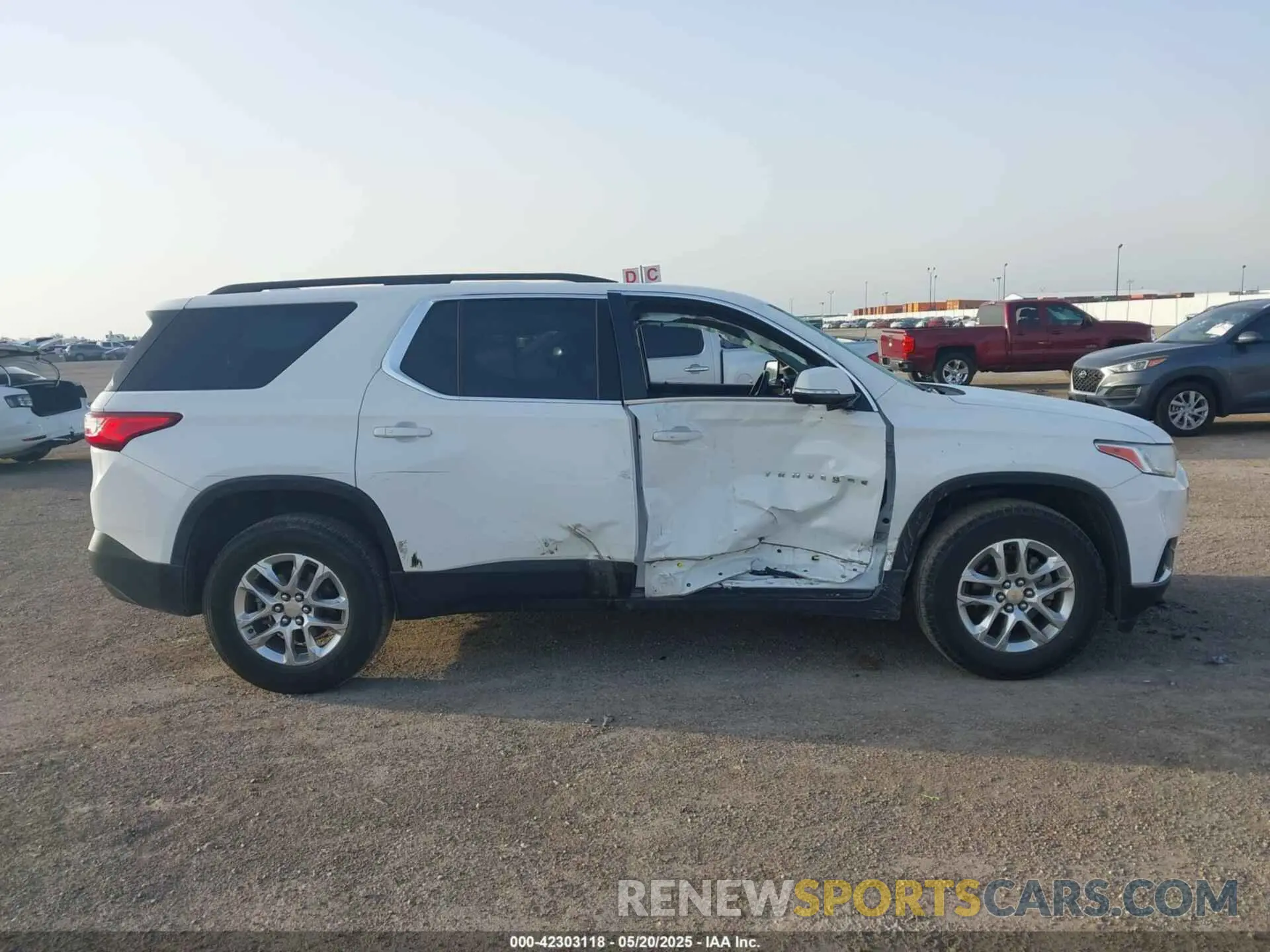13 Photograph of a damaged car 1GNERGKW5KJ265846 CHEVROLET TRAVERSE 2019