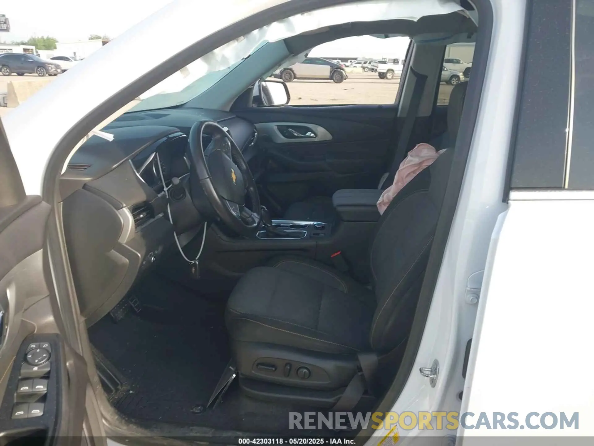 5 Photograph of a damaged car 1GNERGKW5KJ265846 CHEVROLET TRAVERSE 2019