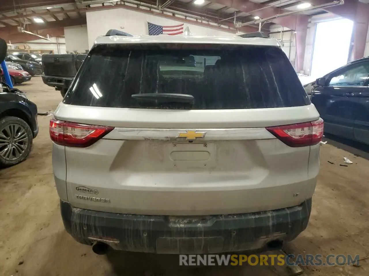 6 Photograph of a damaged car 1GNERGKW5KJ300482 CHEVROLET TRAVERSE 2019