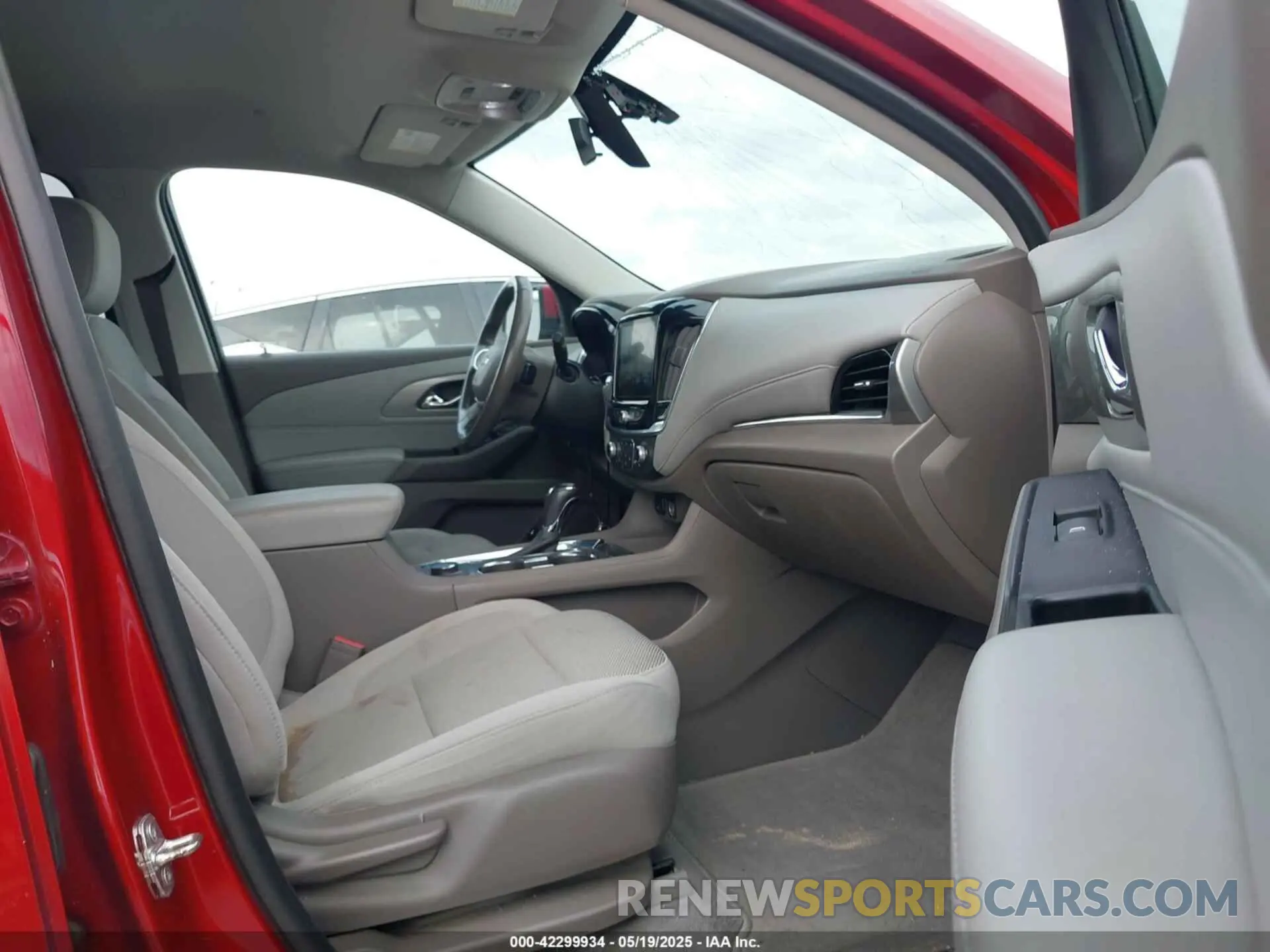 5 Photograph of a damaged car 1GNERGKW6KJ158983 CHEVROLET TRAVERSE 2019